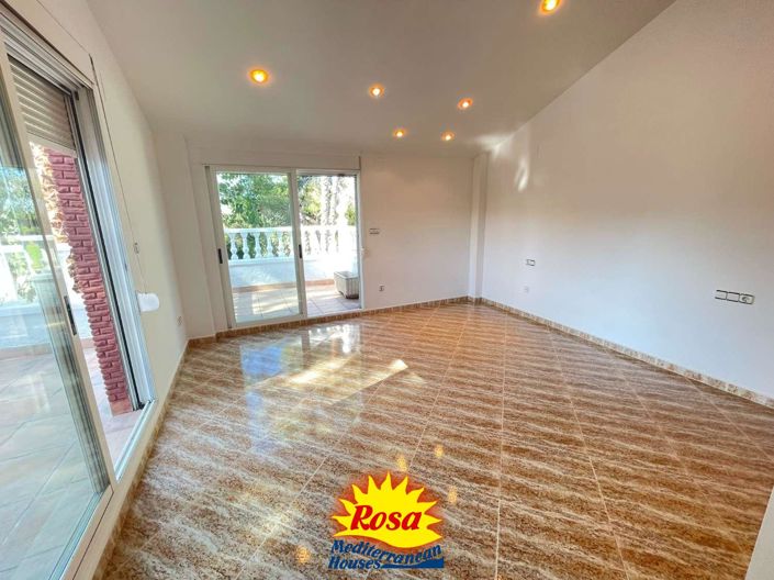 Image No.31-5 Bed Chalet for sale