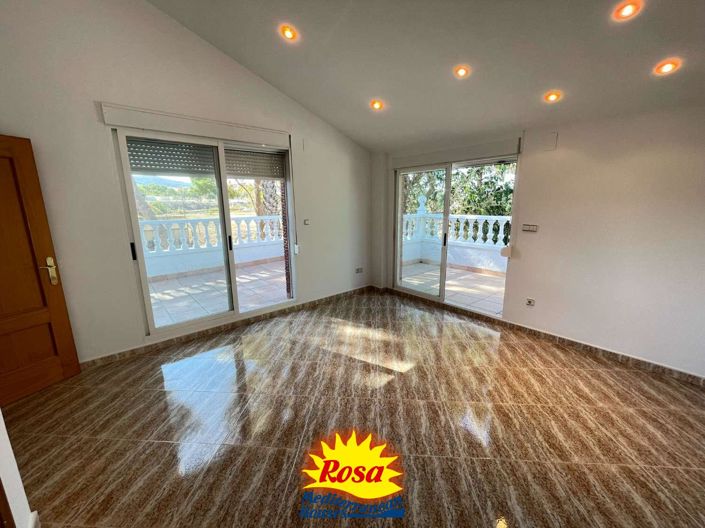 Image No.32-5 Bed Chalet for sale