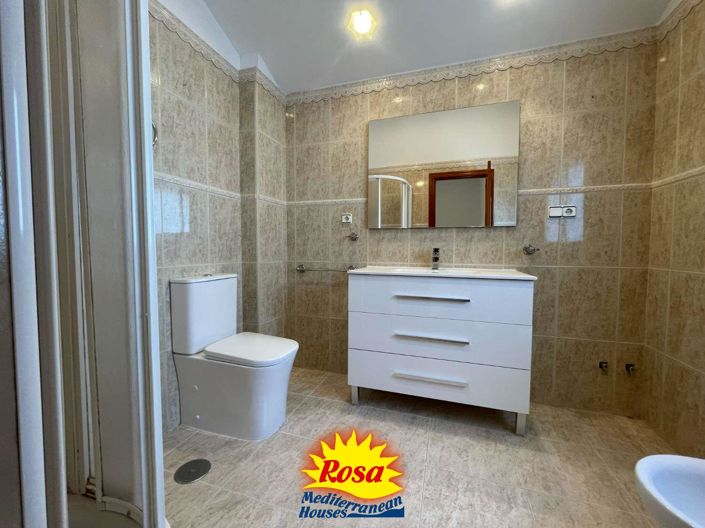 Image No.35-5 Bed Chalet for sale