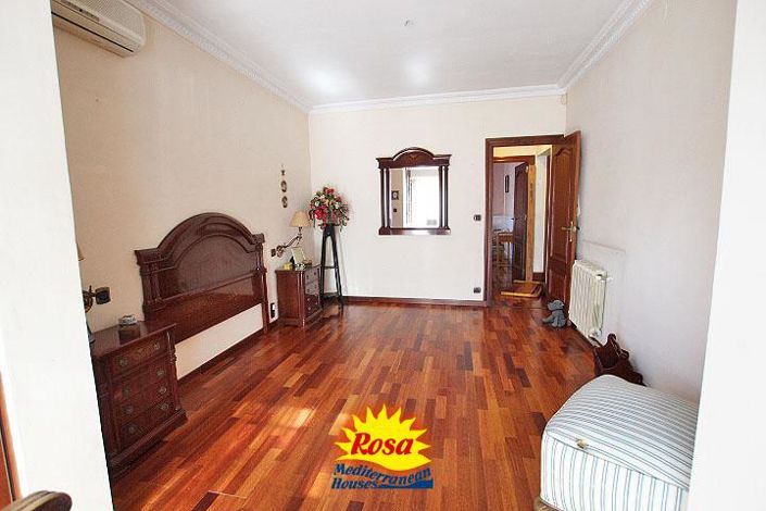 Image No.21-6 Bed Villa for sale