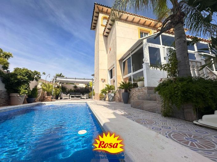 Image No.2-4 Bed Chalet for sale