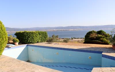 Mikri-Volvi-Vineyard-Villa-By-The-Lake-5