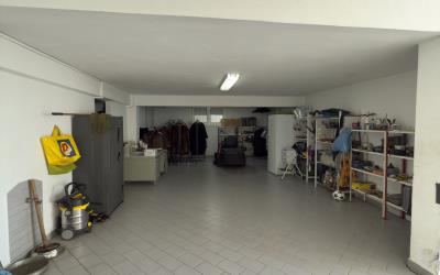 Mikri-Volvi-Vineyard-Villa-By-The-Lake-14