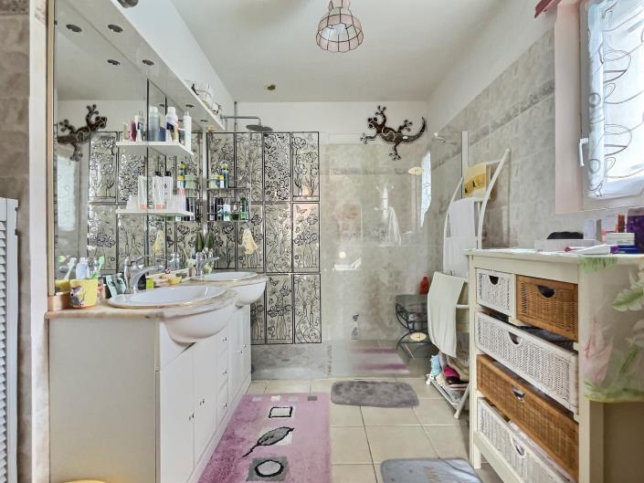 Image No.10-3 Bed Villa / Detached for sale