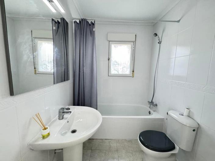 Image No.8-3 Bed Villa / Detached for sale