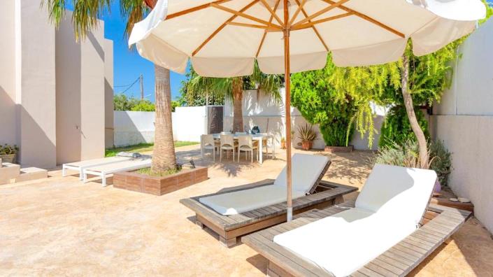 Image No.10-8 Bed Villa / Detached for sale