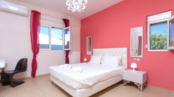 Image No.28-8 Bed Villa / Detached for sale