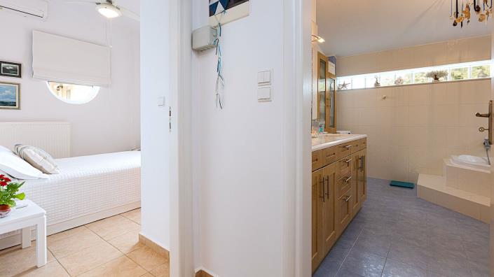 Image No.36-4 Bed Villa / Detached for sale