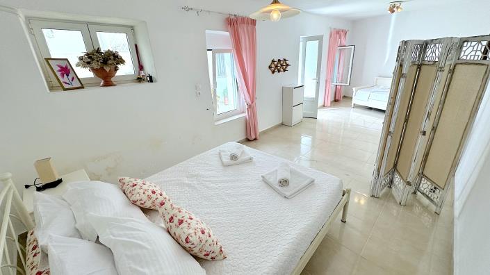 Image No.9-Maison de campagne de 4 chambres à vendre à Gerakari