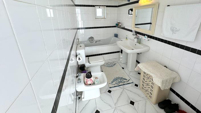 Image No.43-Maison de campagne de 4 chambres à vendre à Gerakari