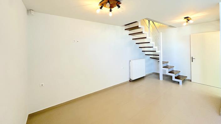 Image No.14-3 Bed Townhouse for sale