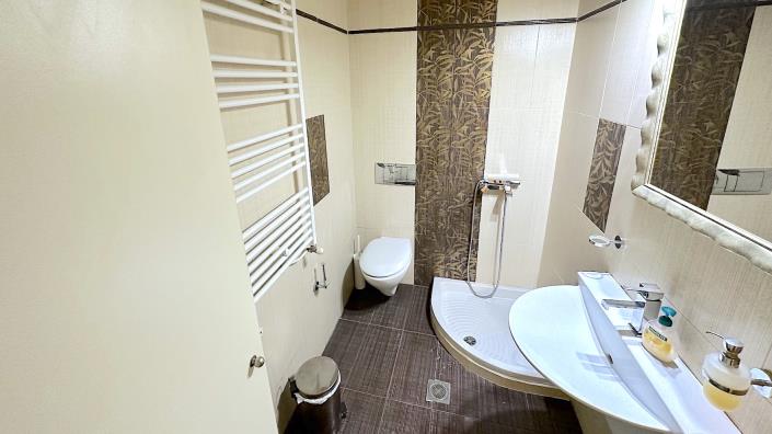 Image No.26-3 Bed Townhouse for sale