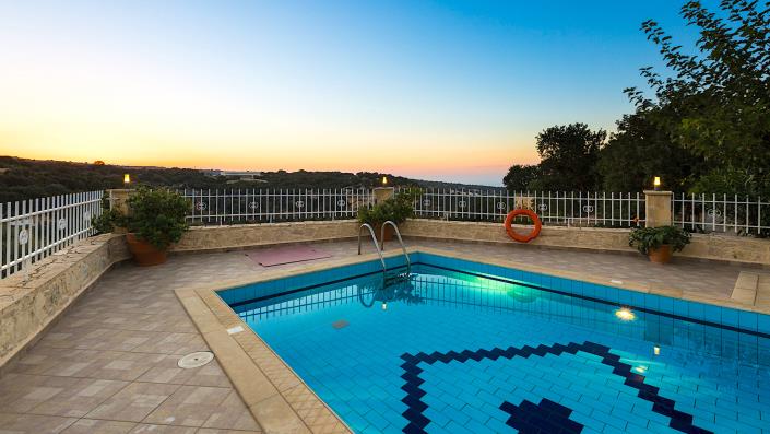 Image No.2-Villa / Détaché de 6 chambres à vendre à Arkardi