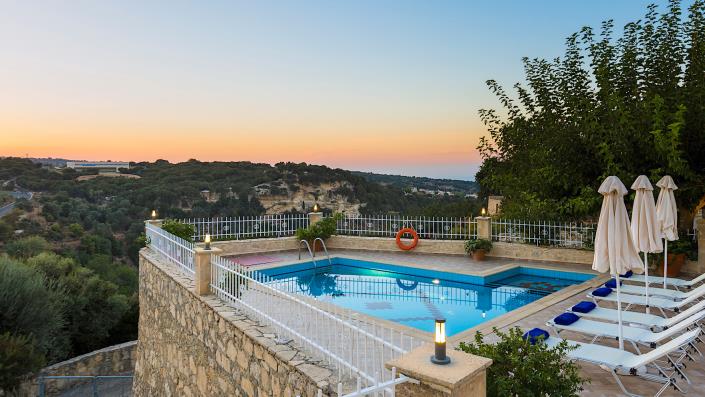 Image No.20-Villa / Détaché de 6 chambres à vendre à Arkardi