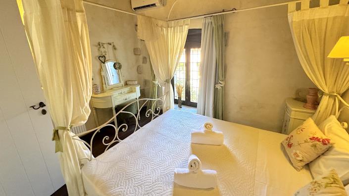 Image No.28-5 Bed Villa / Detached for sale