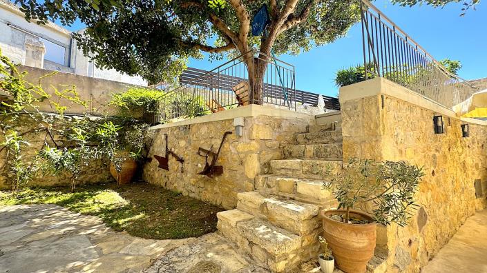 Image No.45-5 Bed Villa / Detached for sale