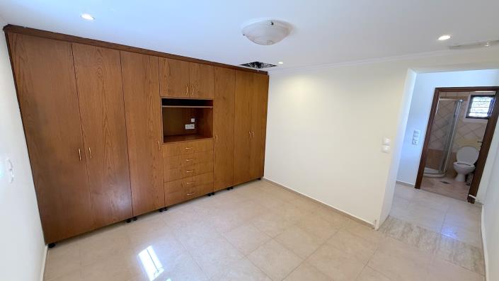 Image No.34-4 Bed Villa / Detached for sale