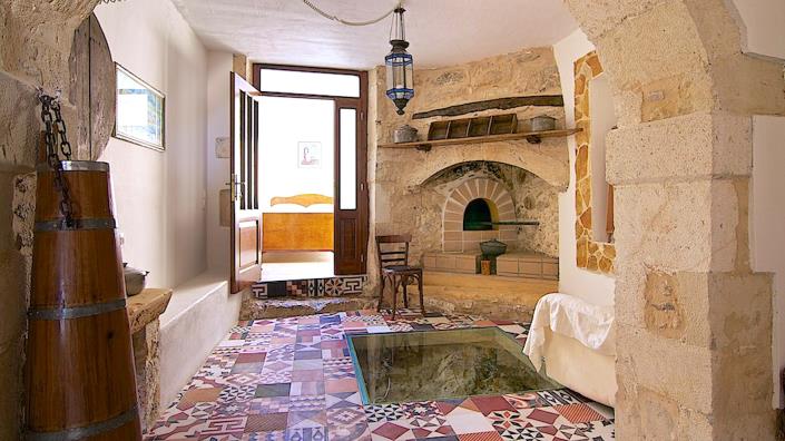 Image No.15-2 Bed Village House for sale