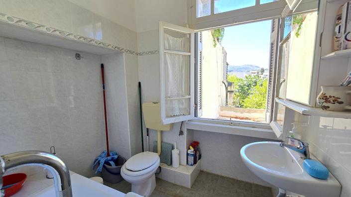 Image No.15-4 Bed Townhouse for sale