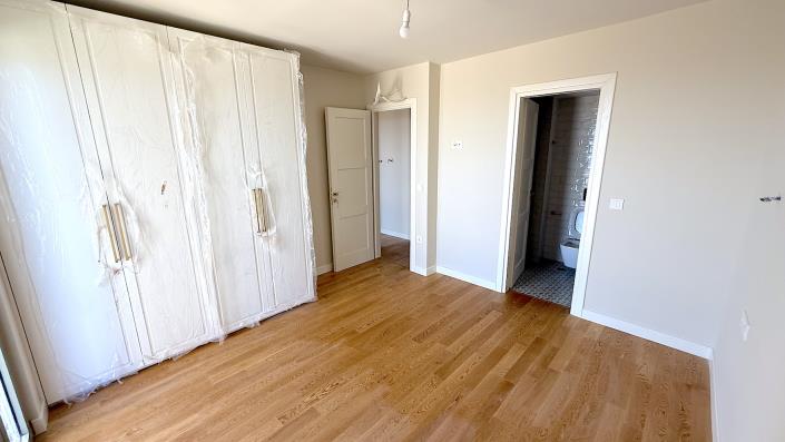 Image No.42-5 Bed Villa / Detached for sale