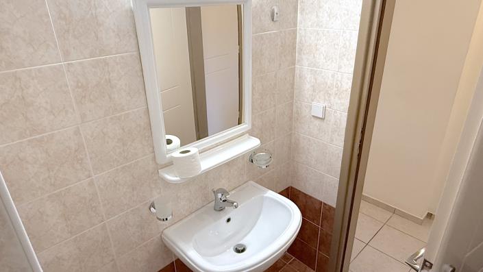 Image No.25-17 Bed Hotel for sale