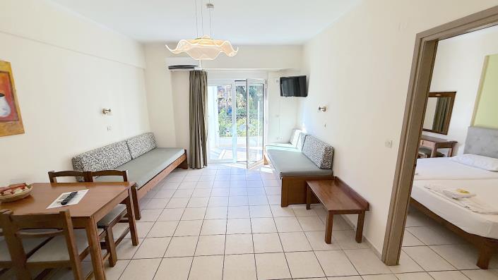 Image No.37-17 Bed Hotel for sale