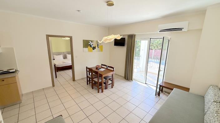 Image No.44-17 Bed Hotel for sale