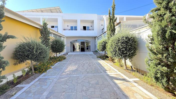 Image No.51-17 Bed Hotel for sale