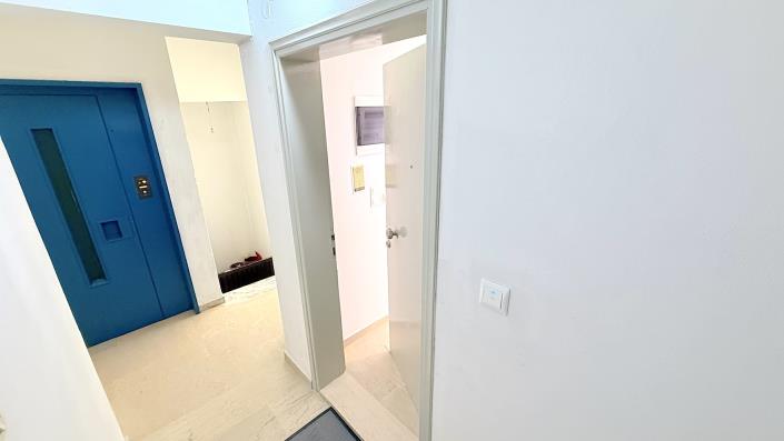 Image No.12-1 Bed Studio for sale