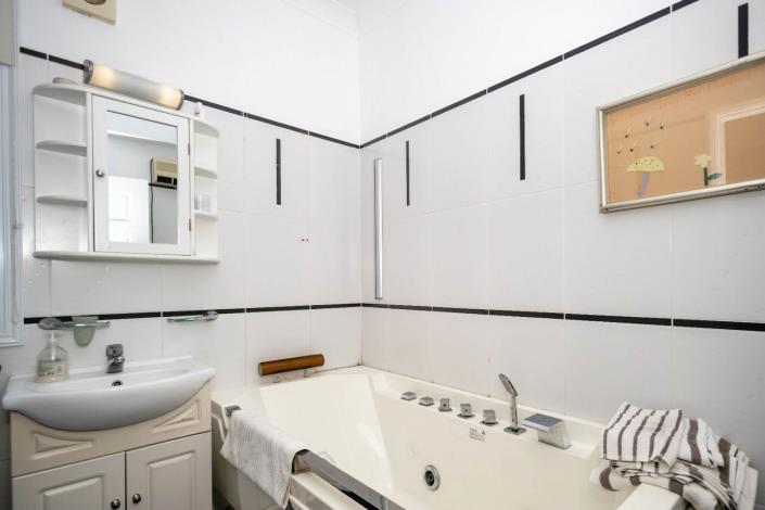 Image No.14-Villa / Détaché de 4 chambres à vendre à Zygi