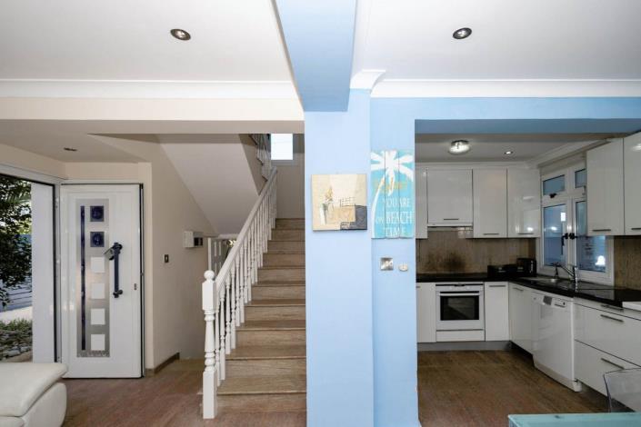 Image No.11-Villa / Détaché de 4 chambres à vendre à Zygi