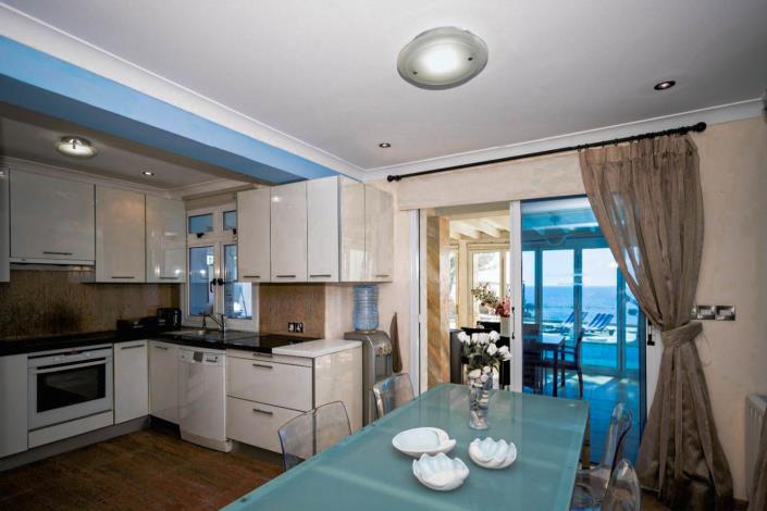 Image No.10-Villa / Détaché de 4 chambres à vendre à Zygi