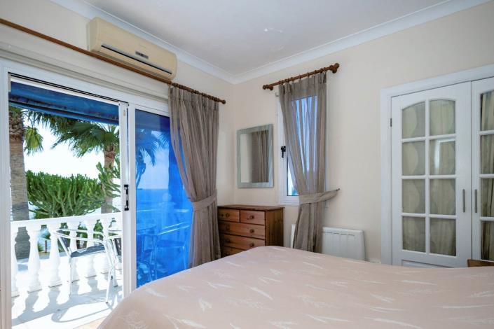 Image No.5-Villa / Détaché de 4 chambres à vendre à Zygi