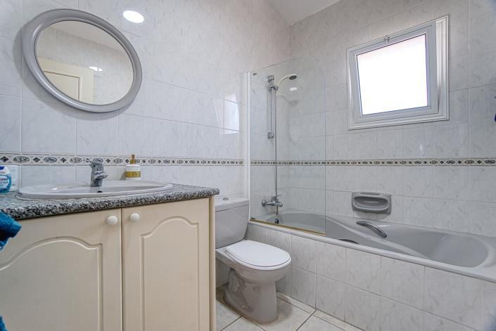 Image No.14-3 Bed Villa / Detached for sale