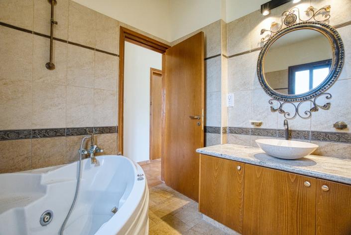 Image No.18-4 Bed Villa / Detached for sale