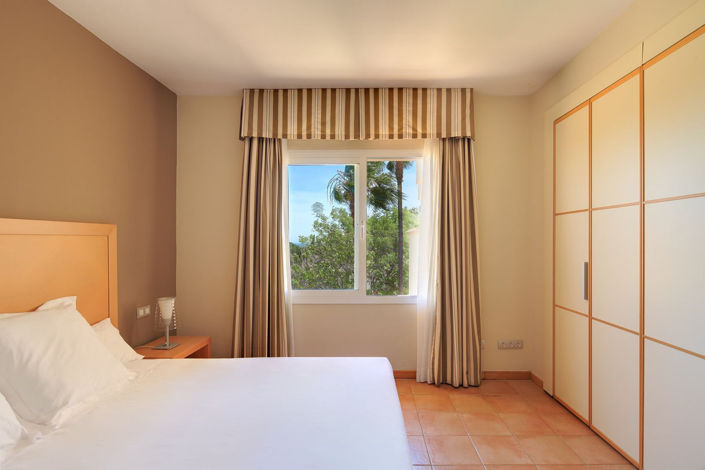 Image No.18-15 Bed Commercial for sale