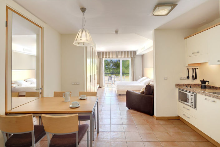 Image No.22-15 Bed Commercial for sale