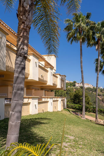 Image No.28-15 Bed Commercial for sale