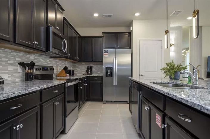 Image No.14-5 Bed Townhouse for sale