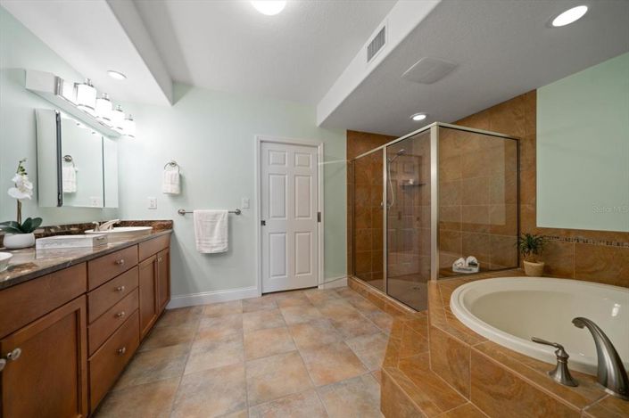 Image No.50-3 Bed Property for sale