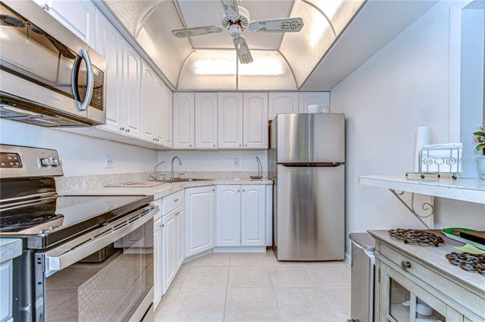 Image No.10-2 Bed Property for sale