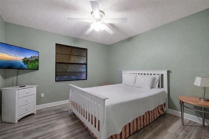 Image No.24-3 Bed Property for sale