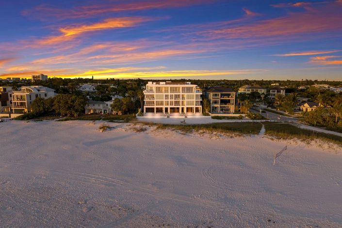 Image No.4-4 Bed Property for sale