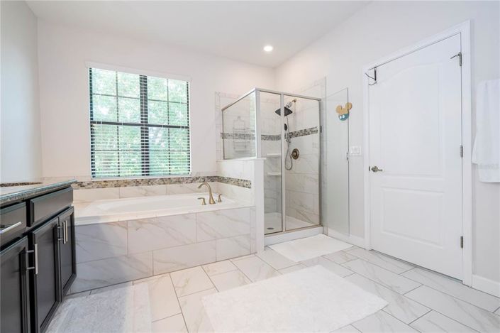 Image No.22-6 Bed Townhouse for sale