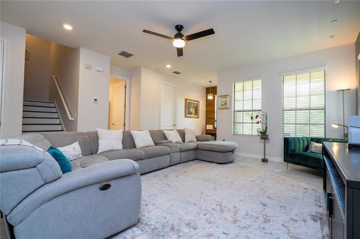 Image No.30-6 Bed Townhouse for sale