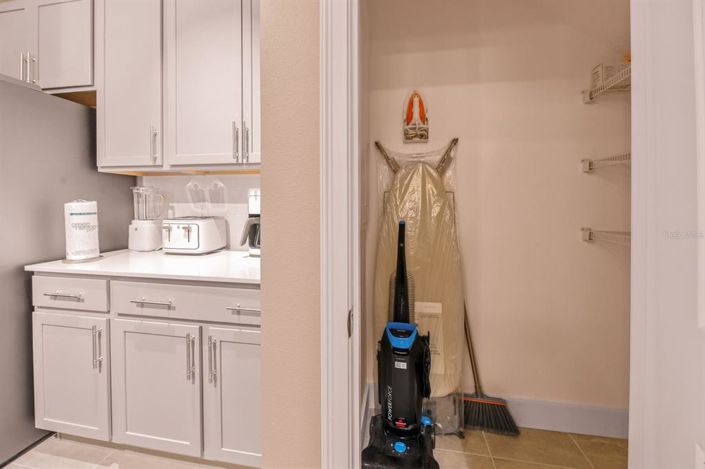 Image No.12-5 Bed Townhouse for sale