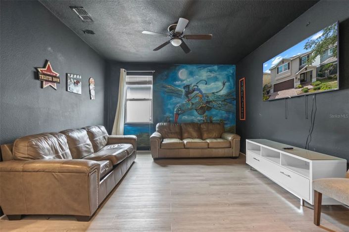 Image No.8-8 Bed Property for sale