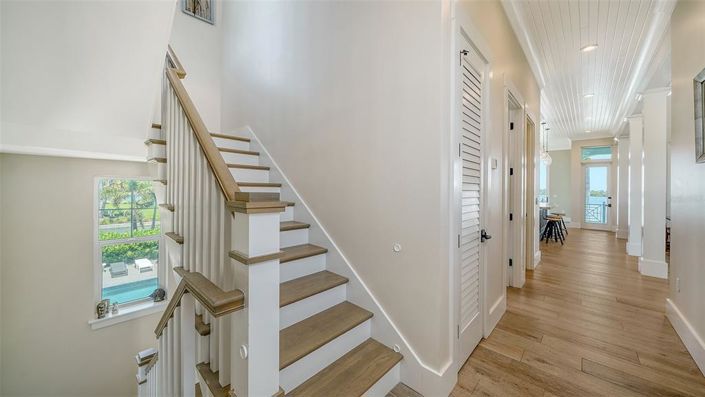 Image No.14-5 Bed Property for sale