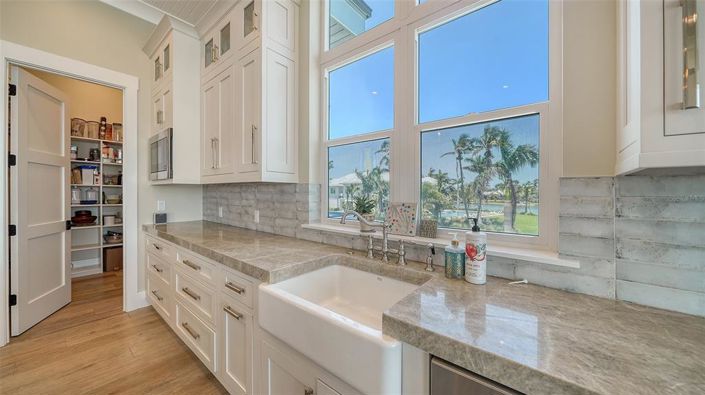 Image No.27-5 Bed Property for sale