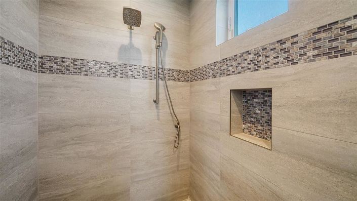 Image No.41-5 Bed Property for sale